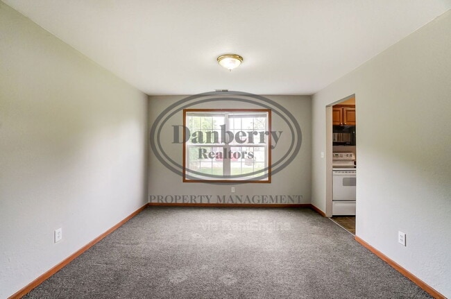 Building Photo - 1103 N Byrne Rd