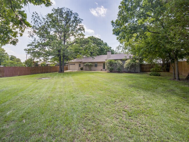 Building Photo - 627 Stonecrest Rd