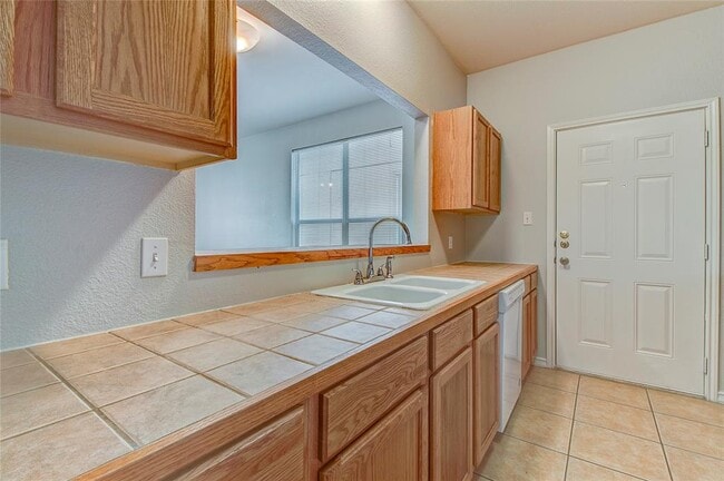 Building Photo - 126 Sandstone Dr