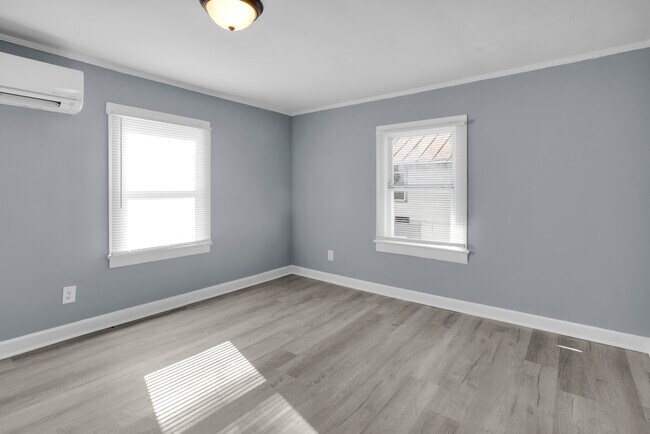 Building Photo - 522 Crawford St