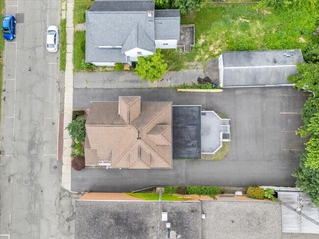 Building Photo - 217 Jefferson Ave