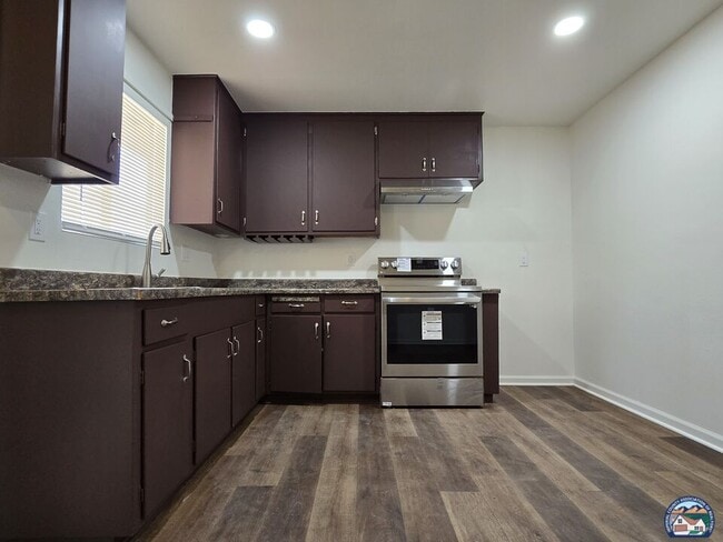 Building Photo - 118 Dahlia Ln