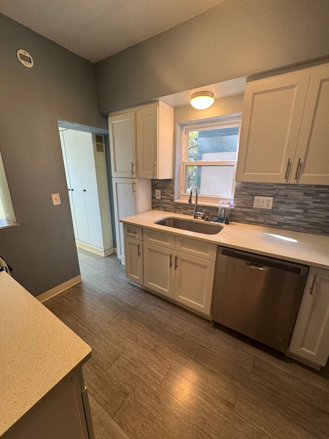 Building Photo - 5 Bedroom 2.5 Bath in Squirrel Hill