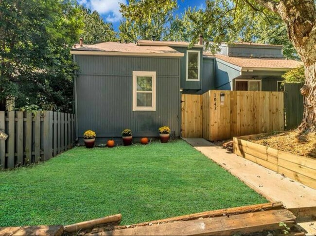 Building Photo - 1043 Mariners Ct