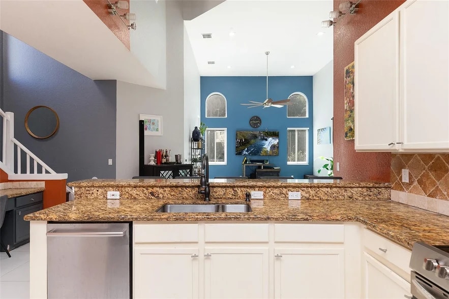 Building Photo - 15361 Whispering Willow Dr
