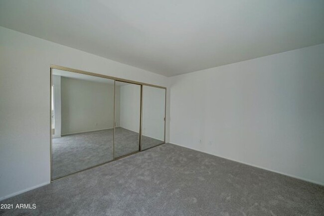 Building Photo - MOVE IN SPECIAL 2/2 Ground Floor Condo in ...