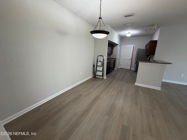 Building Photo - 8201 Green Parrot Rd