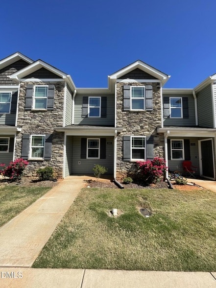 Building Photo - 1028 Peony Ln