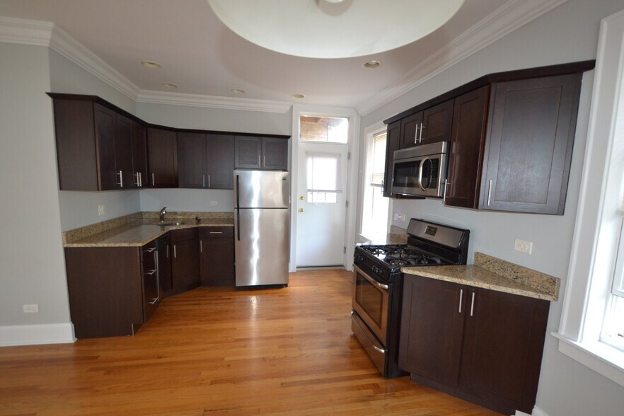 Primary Photo - 4414 N Rockwell St