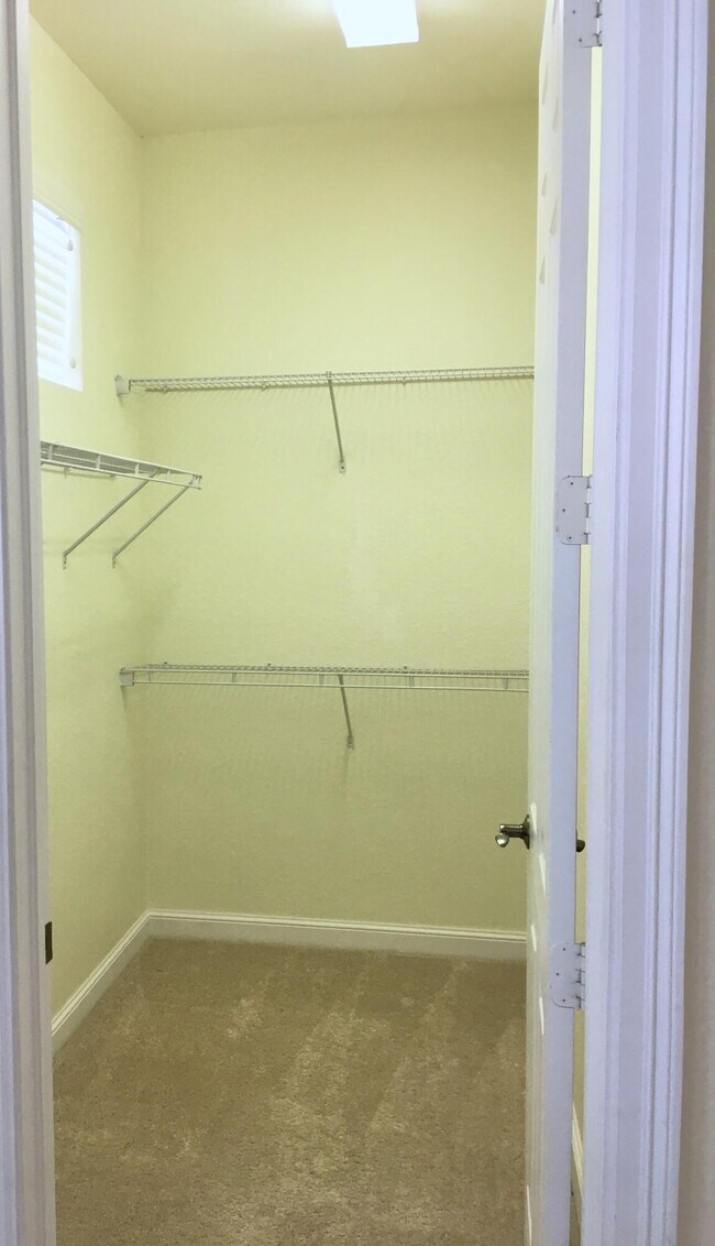 Building Photo - 850 Millbrae Ct
