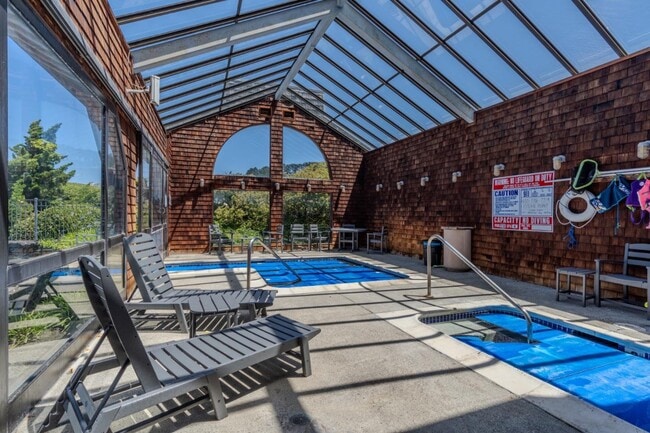 Building Photo - 262 Beachview Ave