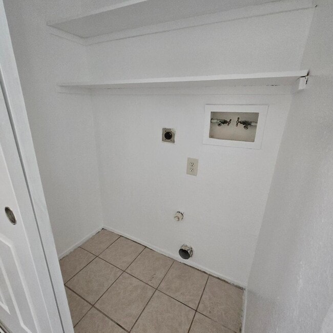 Building Photo - 10616 Towner Ave NE