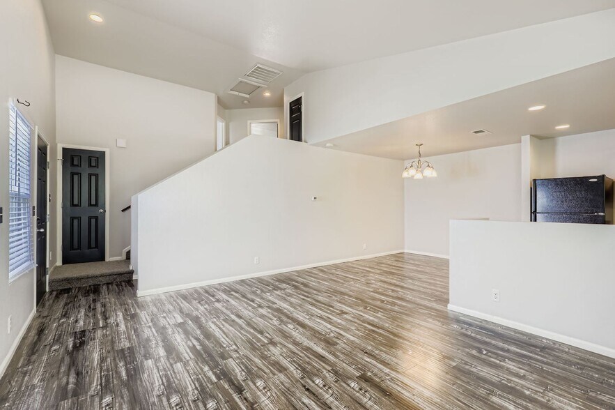 Building Photo - 5850 Ceylon St