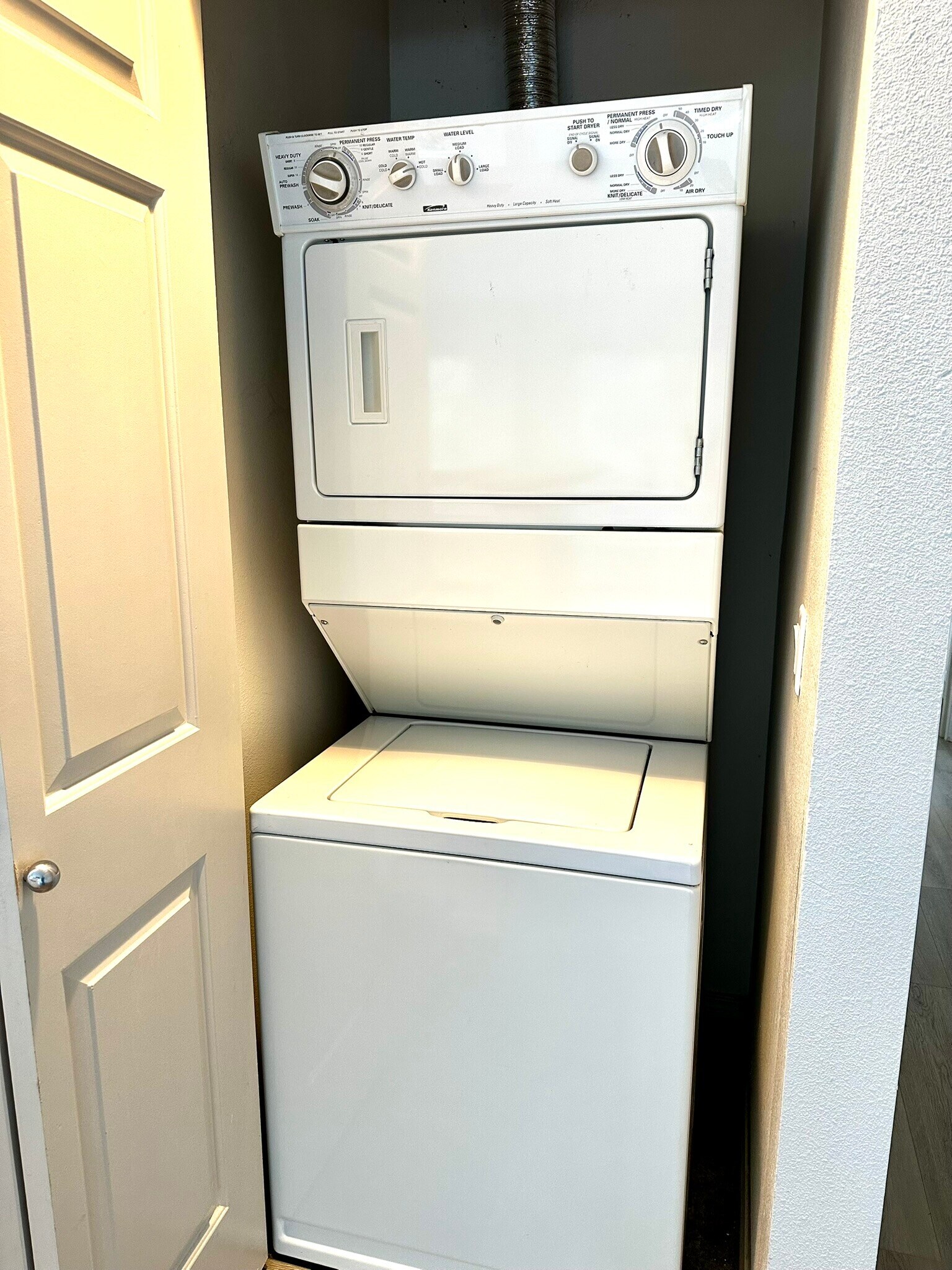 Washer & Dryer In Unit - 931 N 86th St