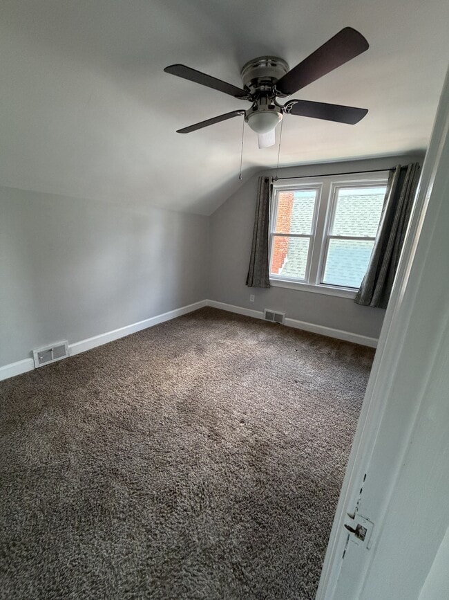 Building Photo - 4639 Southcrest Dr