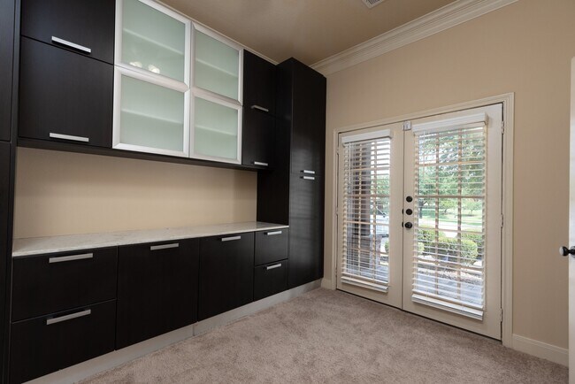 Building Photo - 17303 Quiet Shores Dr