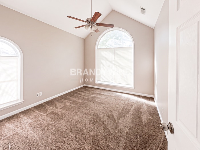 Building Photo - 657 McKenzie Cir