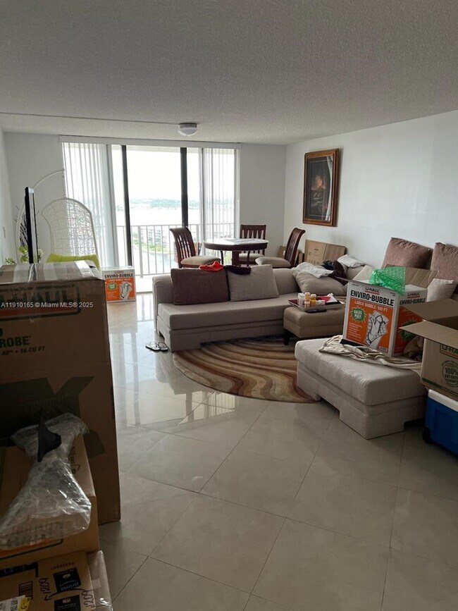 Building Photo - 18151 NE 31st Ct