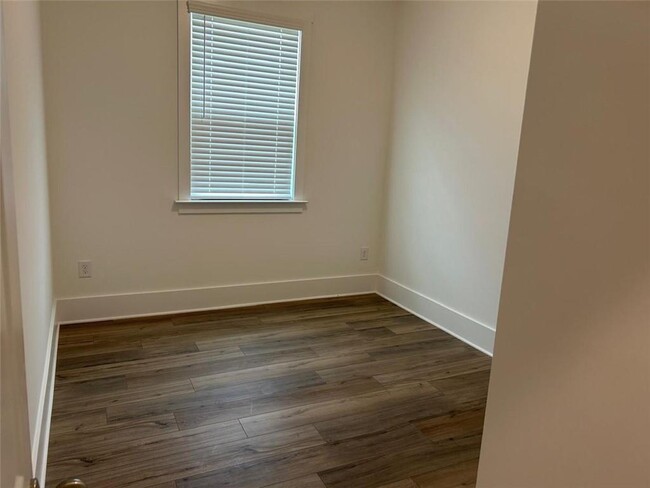 Building Photo - 1582 Driggs Dr NW