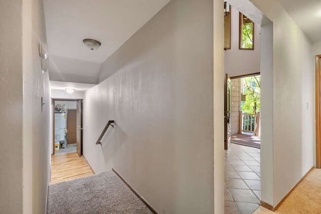 Building Photo - Hard to find 5 bedroom home in Tamoshan ne...