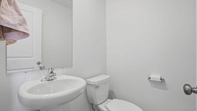 Building Photo - 154 E Parade Ave