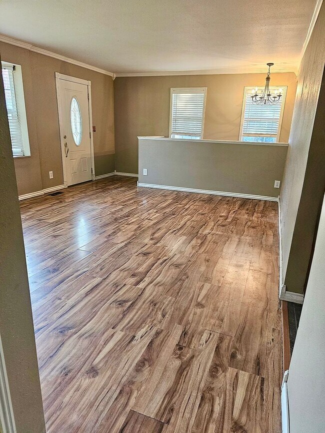 Building Photo - Beautiful 3 Bedroom/2.5 Bath in Lolo MT!