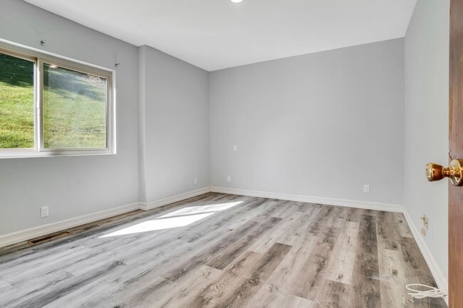 Building Photo - 15470 Longbow Dr