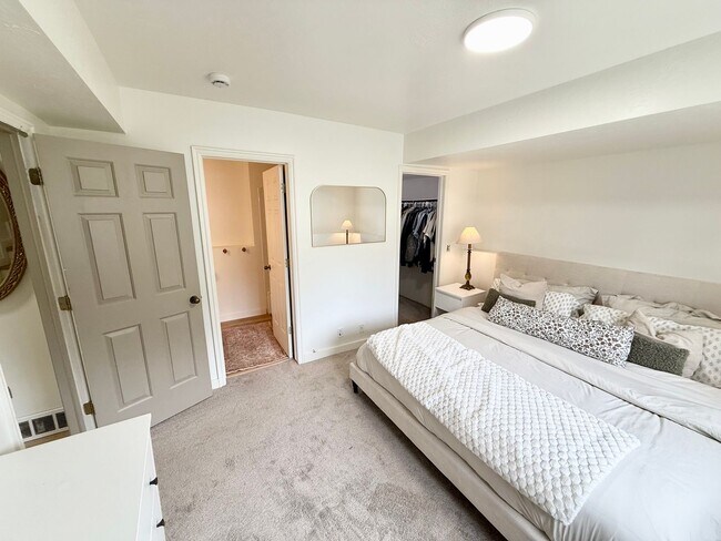 Building Photo - Beautiful Home in South Salt Lake City