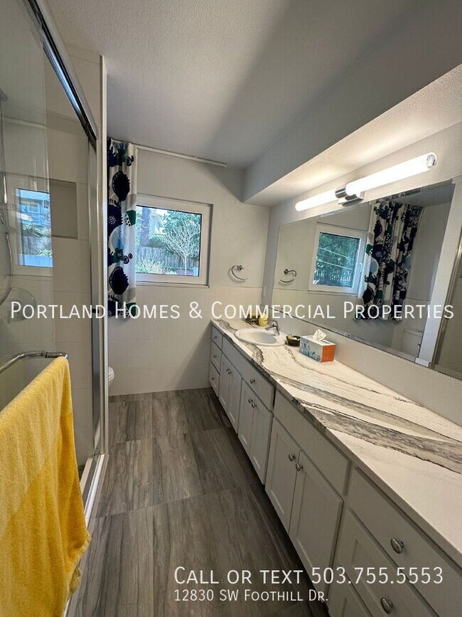 Building Photo - 12830 SW Foothill Dr
