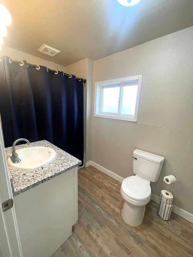 Building Photo - Completely Remodeled Single-Family Home for Rent in Kennewick, WA!