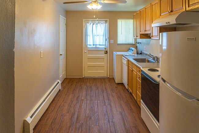 Building Photo - 2396 S Linden Ct