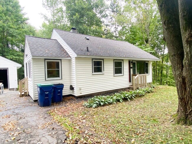 Building Photo - 4-Bedroom, 1 Bath Home on Wooded Lot near ...