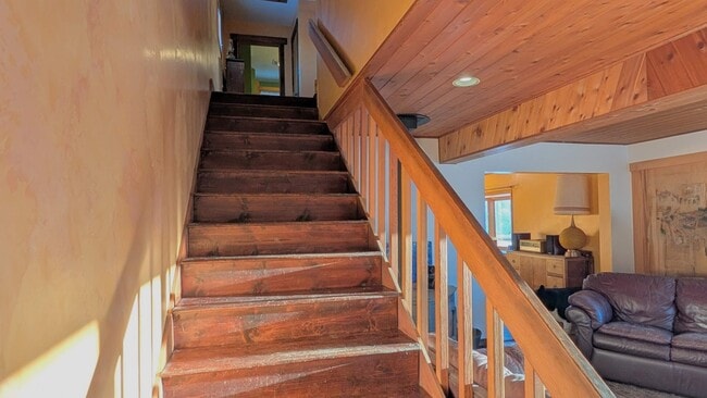 Building Photo - 1045 Dawn Dr