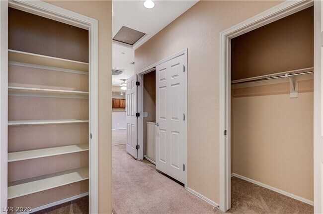 Building Photo - 6868 Sky Pointe Dr
