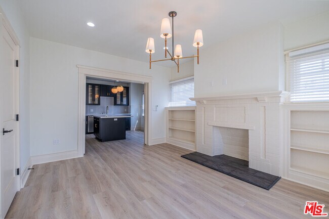 Building Photo - 216 N Catalina Ave