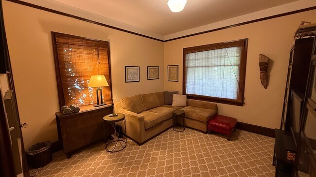 Building Photo - Beautiful Fully Furnished Home in Close-In...