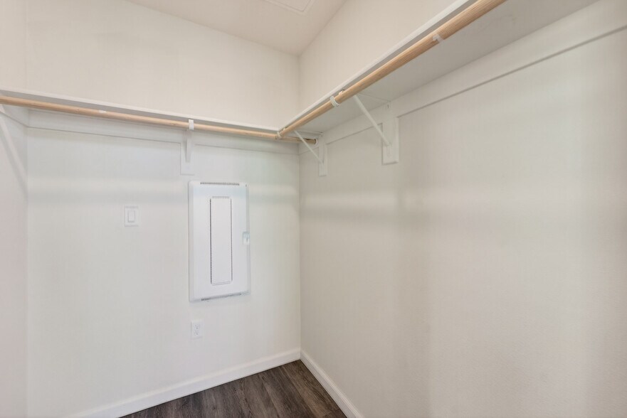 Walking closet - 176 Agustin Narvaez St