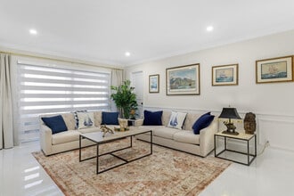 Building Photo - 6213 Bay Club Dr