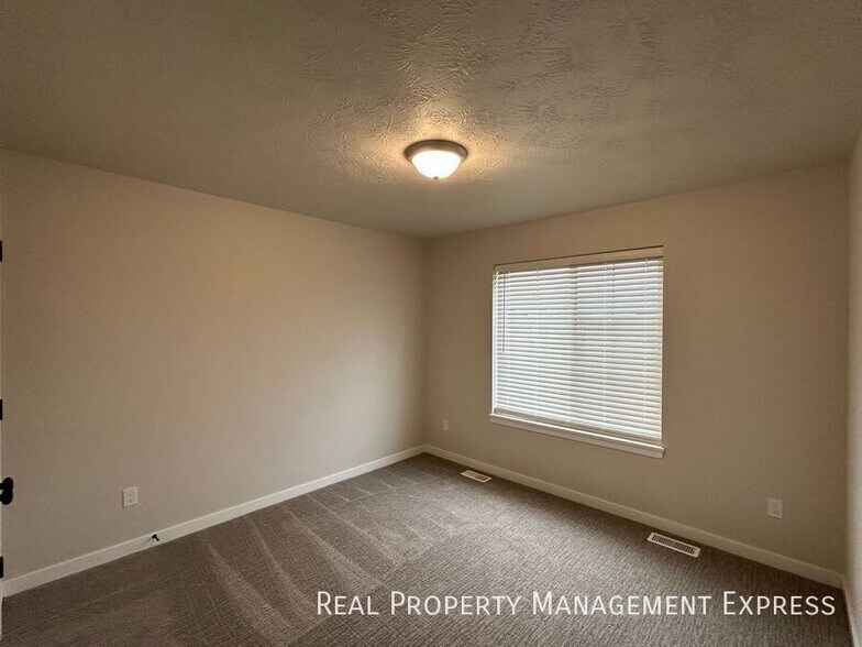 Building Photo - BRAND NEW 2 bedroom, 1.5 bathroom townhome