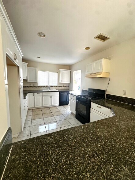 Building Photo - 14684 Nurmi St