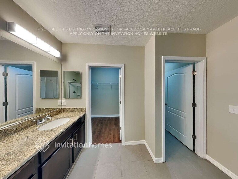 Building Photo - 15749 High Bell Pl