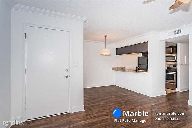 Building Photo - 2 br, 1 bath Condo - 3102 W Horatio St Uni...