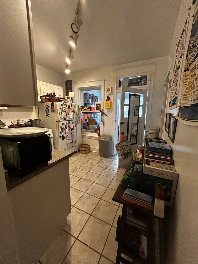 Building Photo - 2602 W Winona St