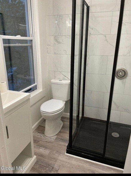 Building Photo - 200 Beekman St