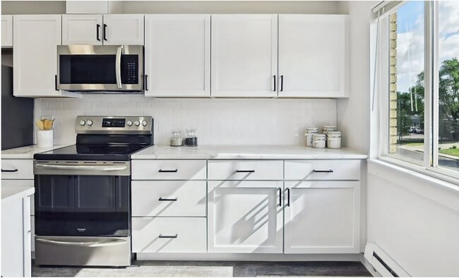 Primary Photo - $1,450 / 2br - 560ft2 - RENOVATED 2BD, 1BA...