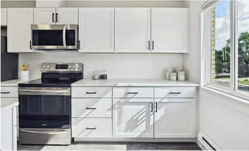 Building Photo - $1,450 / 2br - 560ft2 - RENOVATED 2BD, 1BA...