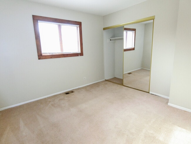 Building Photo - 517 Hingham Ln