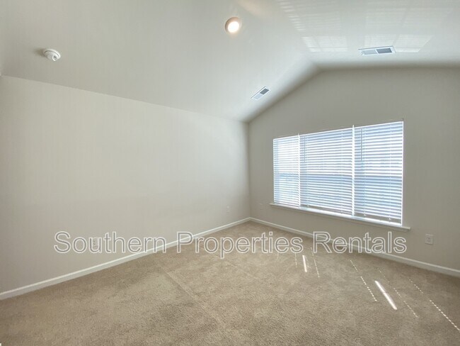 Building Photo - 112 Starlight St