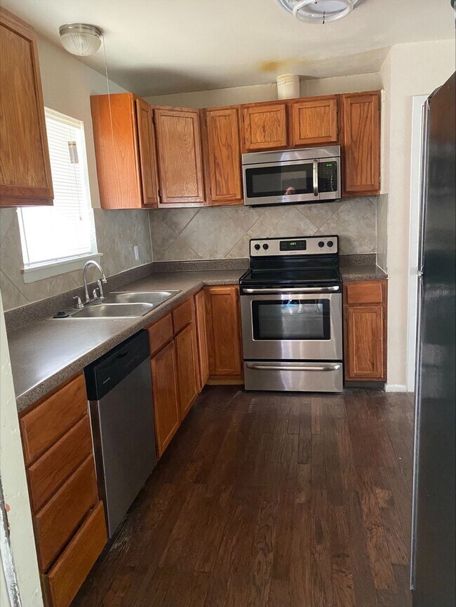 Building Photo - 4527 Clearspring Dr