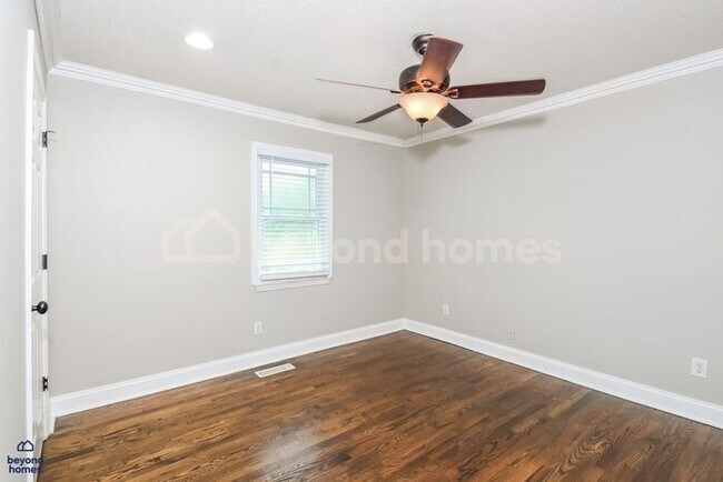 Building Photo - Beautiful 3-Bed + Bonus Room Home - Minutes from Downtown Chattanooga!